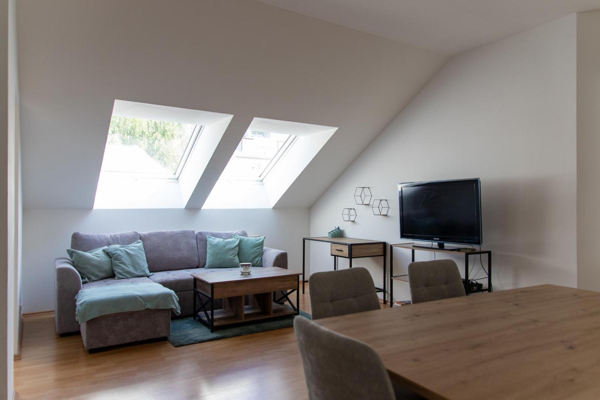 Schoene Mit Parkplatz Im Zentrum Von Apartamento Linz